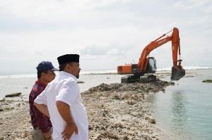 Tinjau Tumpahan Batubara, Mawardi Ali: Evakuasi Harus Cepat